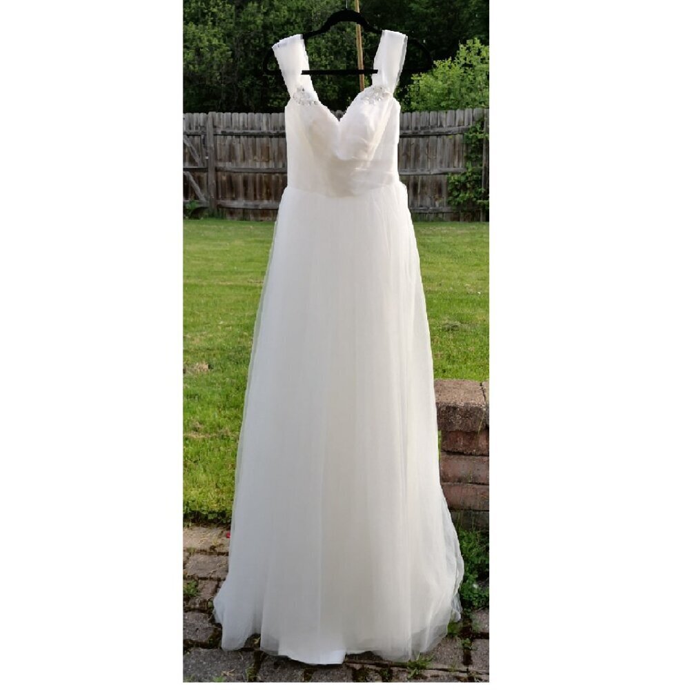 Hebeos Wedding Gown With Build-in‎ Bra White Size 8